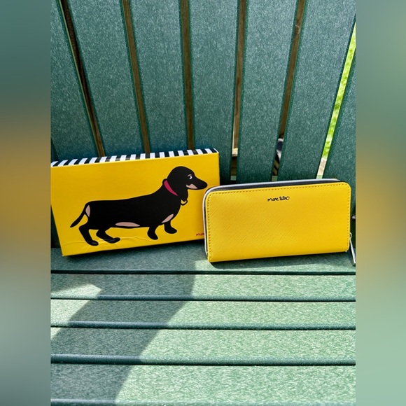 🐾 Marc Tetro Yellow Dachshund Zip Wallet – NWT in Gift Box 🐶 - Picture 8 of 9